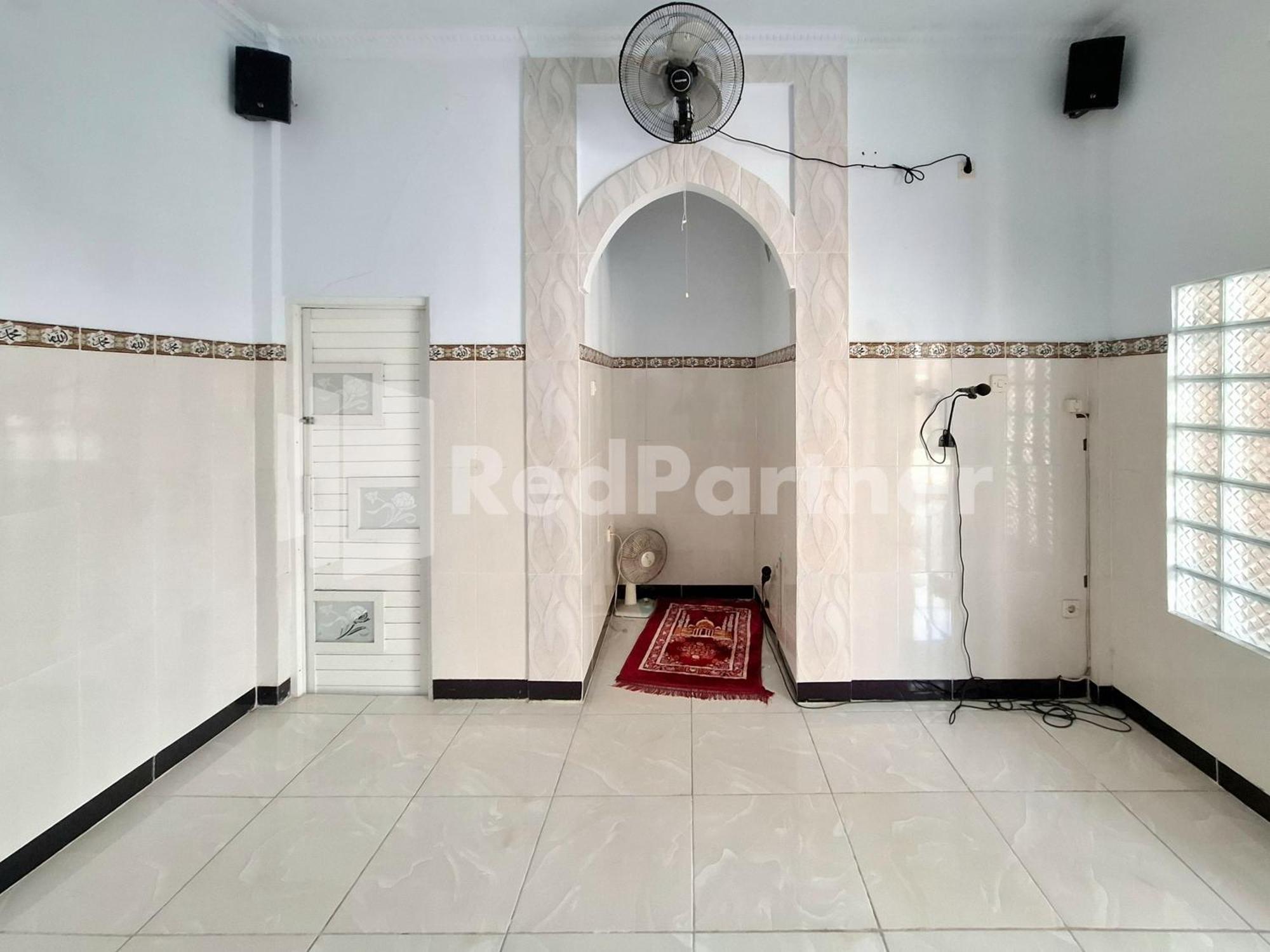 Assalaam Homestay Syariah Redpartner Lamongan Bagian luar foto