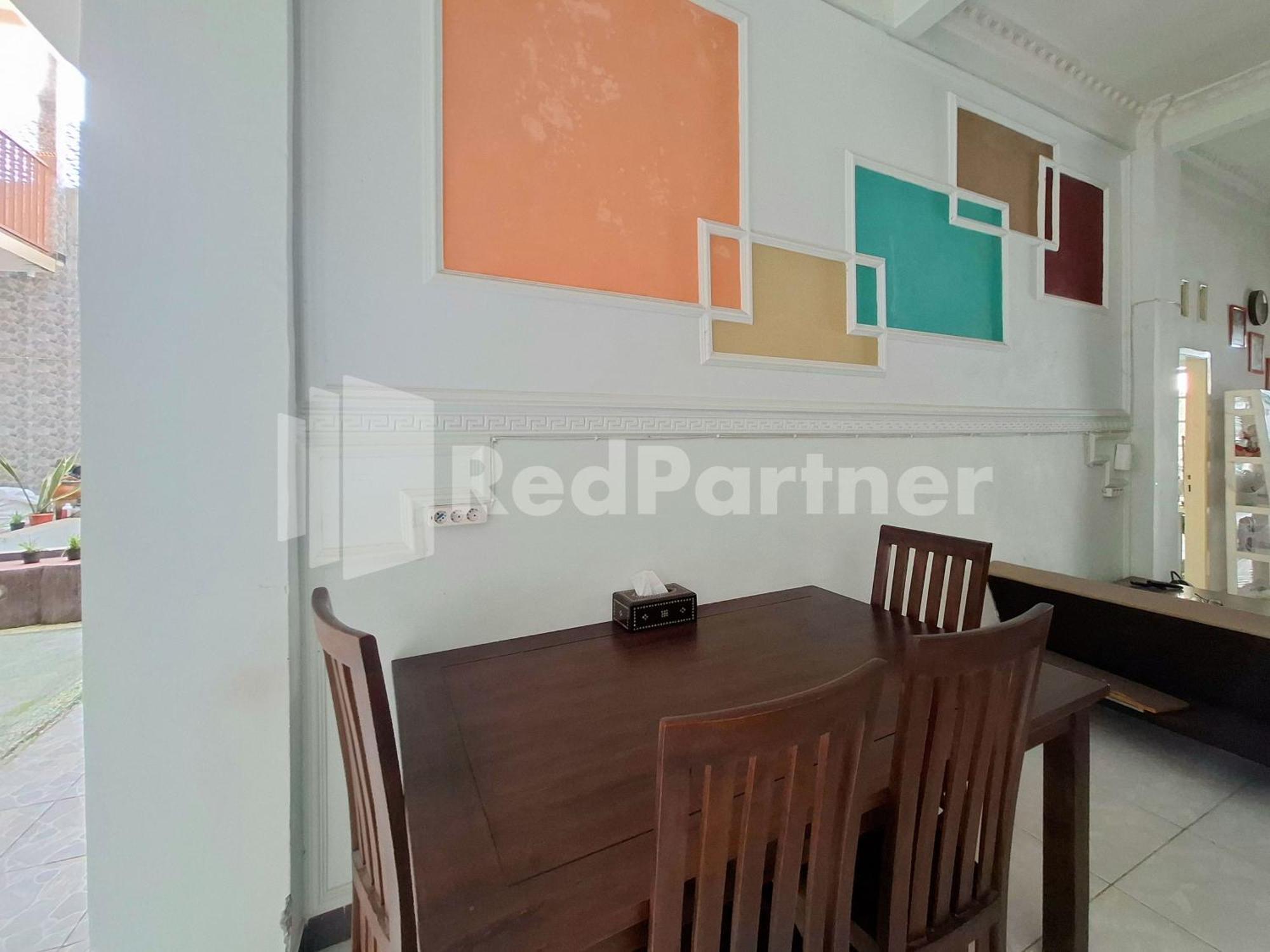 Assalaam Homestay Syariah Redpartner Lamongan Bagian luar foto